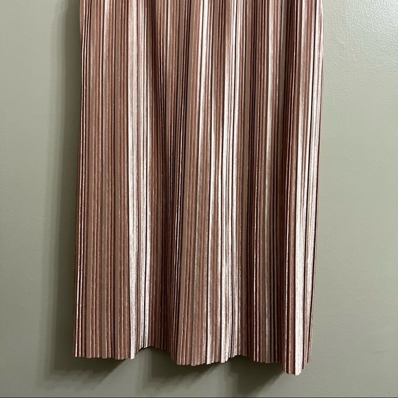 Pleated Velvet Pink Dress - Picture 4 of 6